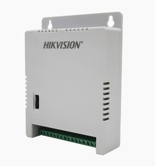 Fuente de Poder Regulada 12 Vcc / 13.5 Vcc / 15 Vcc para 8 Cámaras / 1 Amp por Salida / Voltaje de Entrada 90 - 130 VCA / Filtro de Ruido para Cámaras 4K